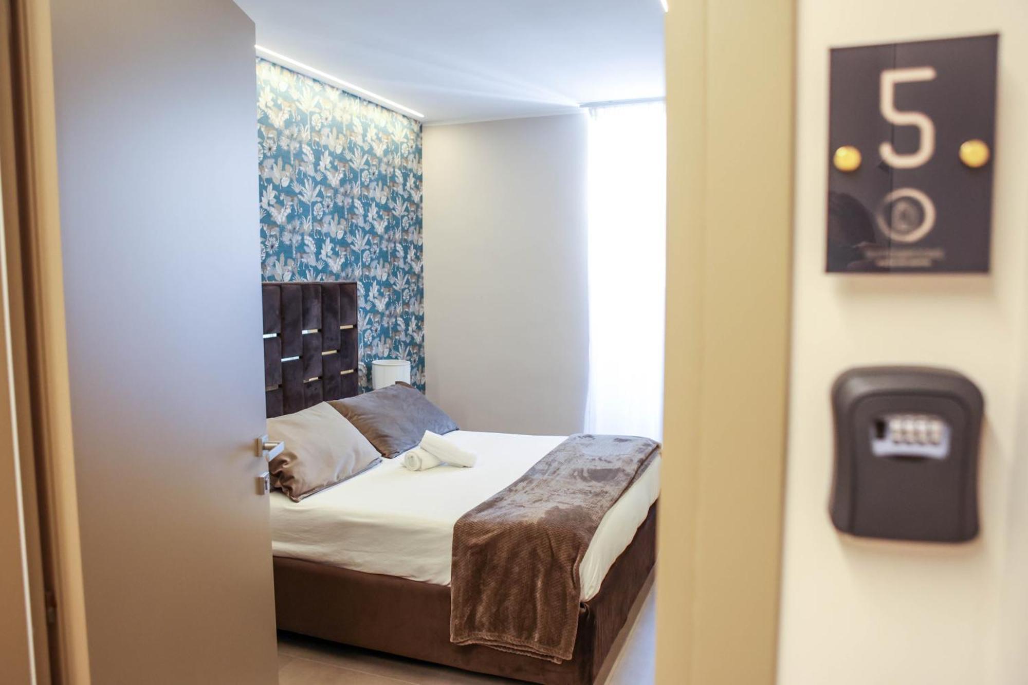 B&B Suites&Rooms Piazza Dei Martiri Catania Luaran gambar